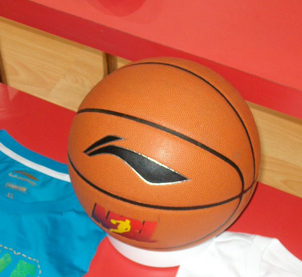 向透露出一 向透露出一